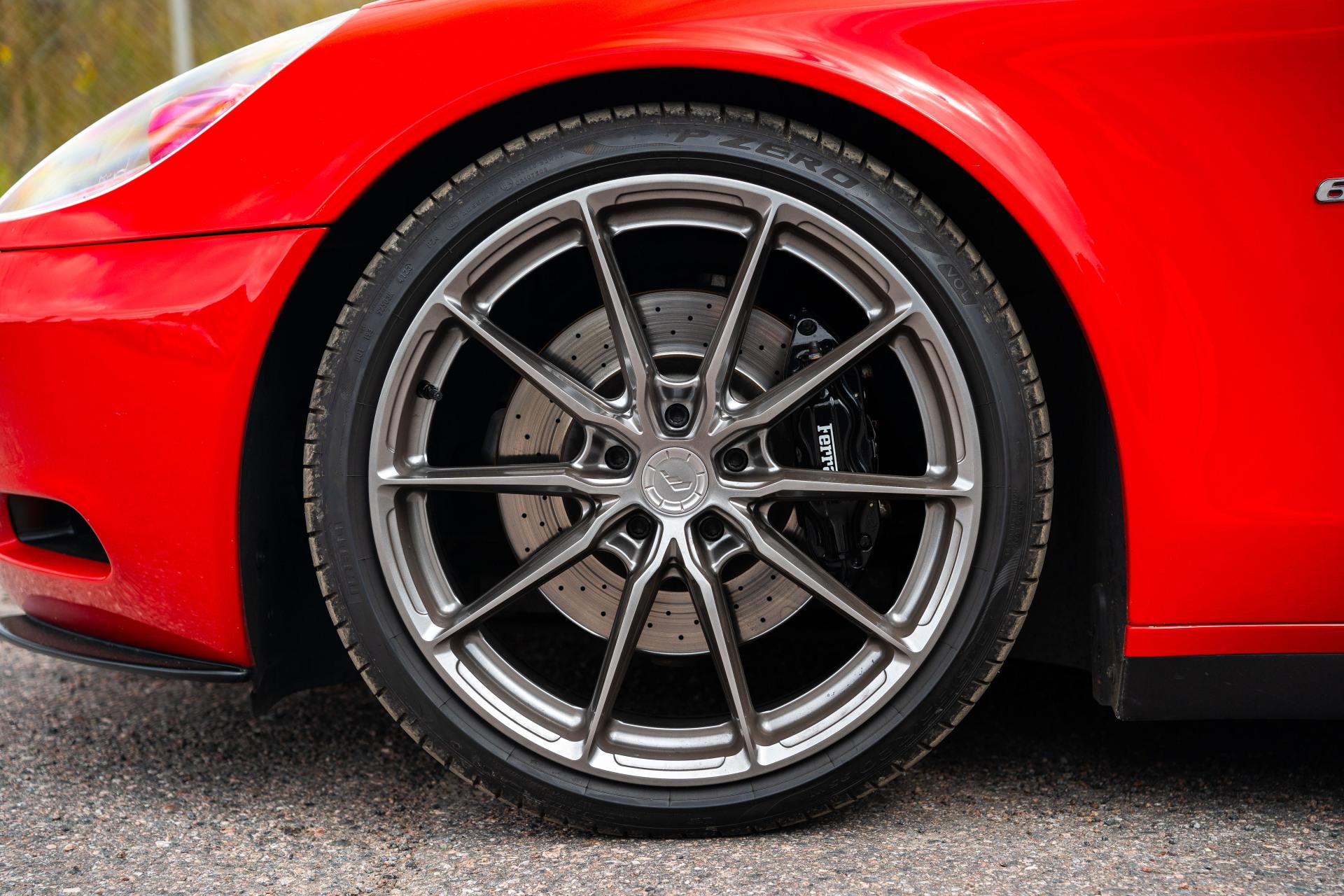 612-14481156-Ferrari-8