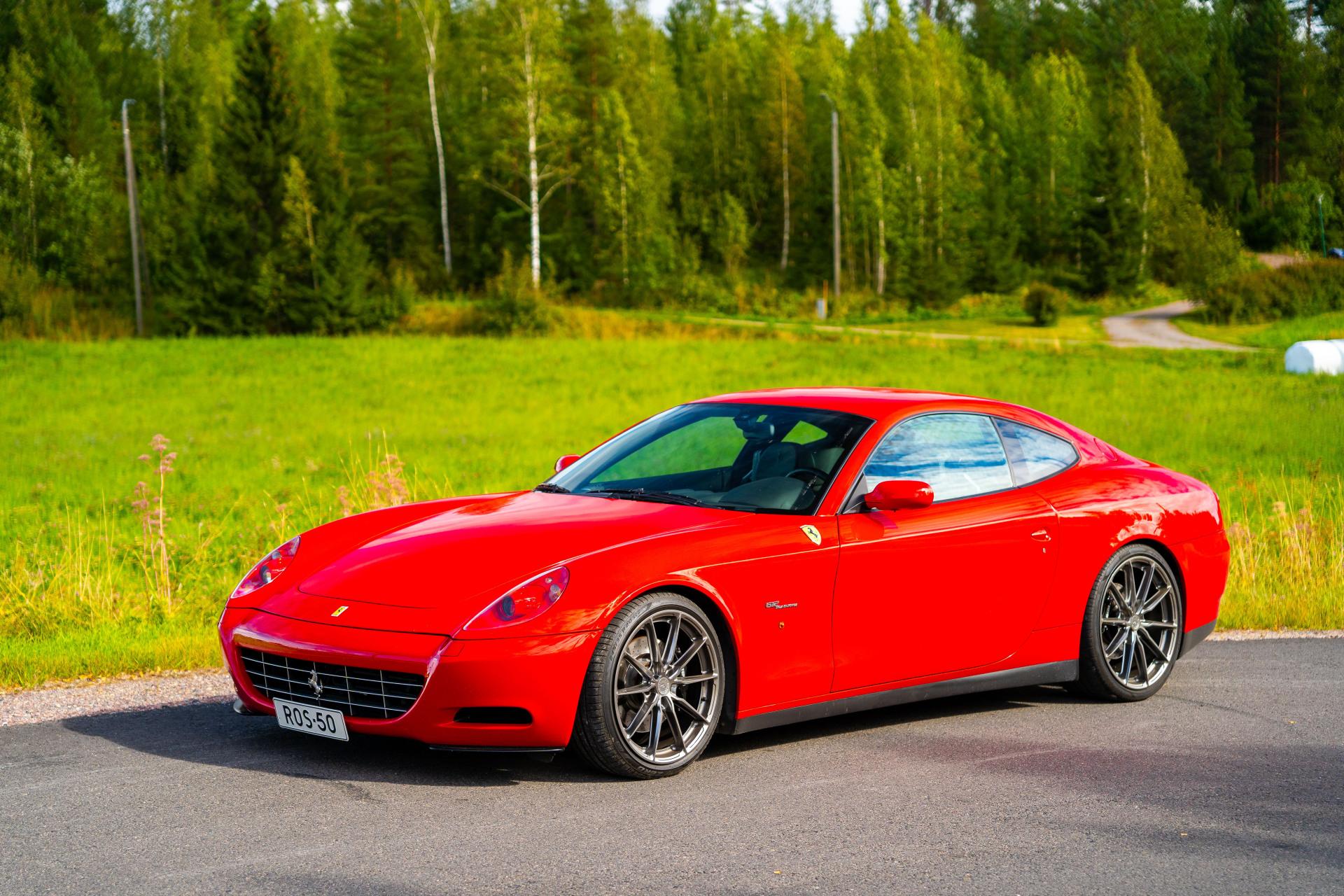 612-14481156-Ferrari-21