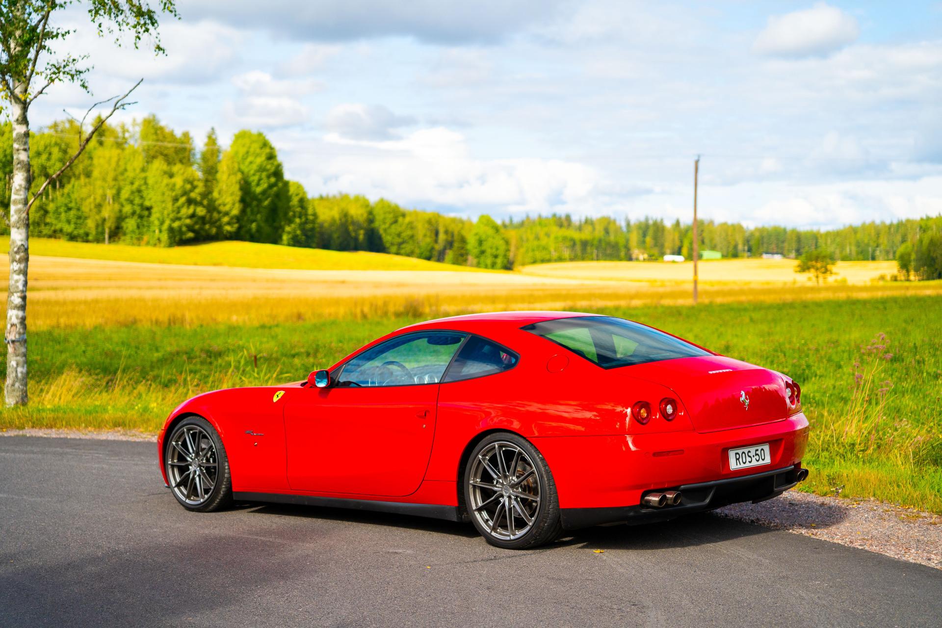 612-14481156-Ferrari-22