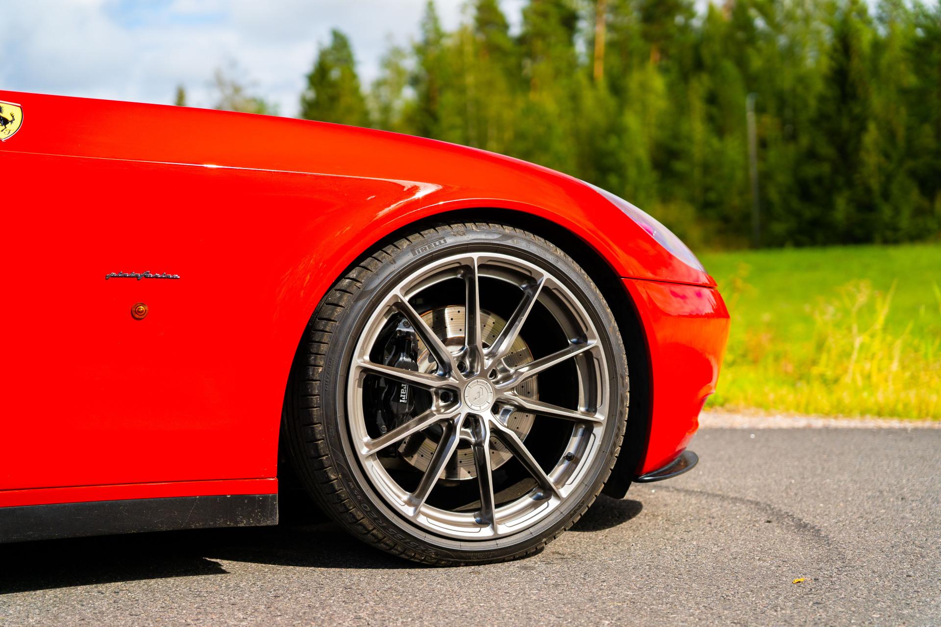 612-14481156-Ferrari-24