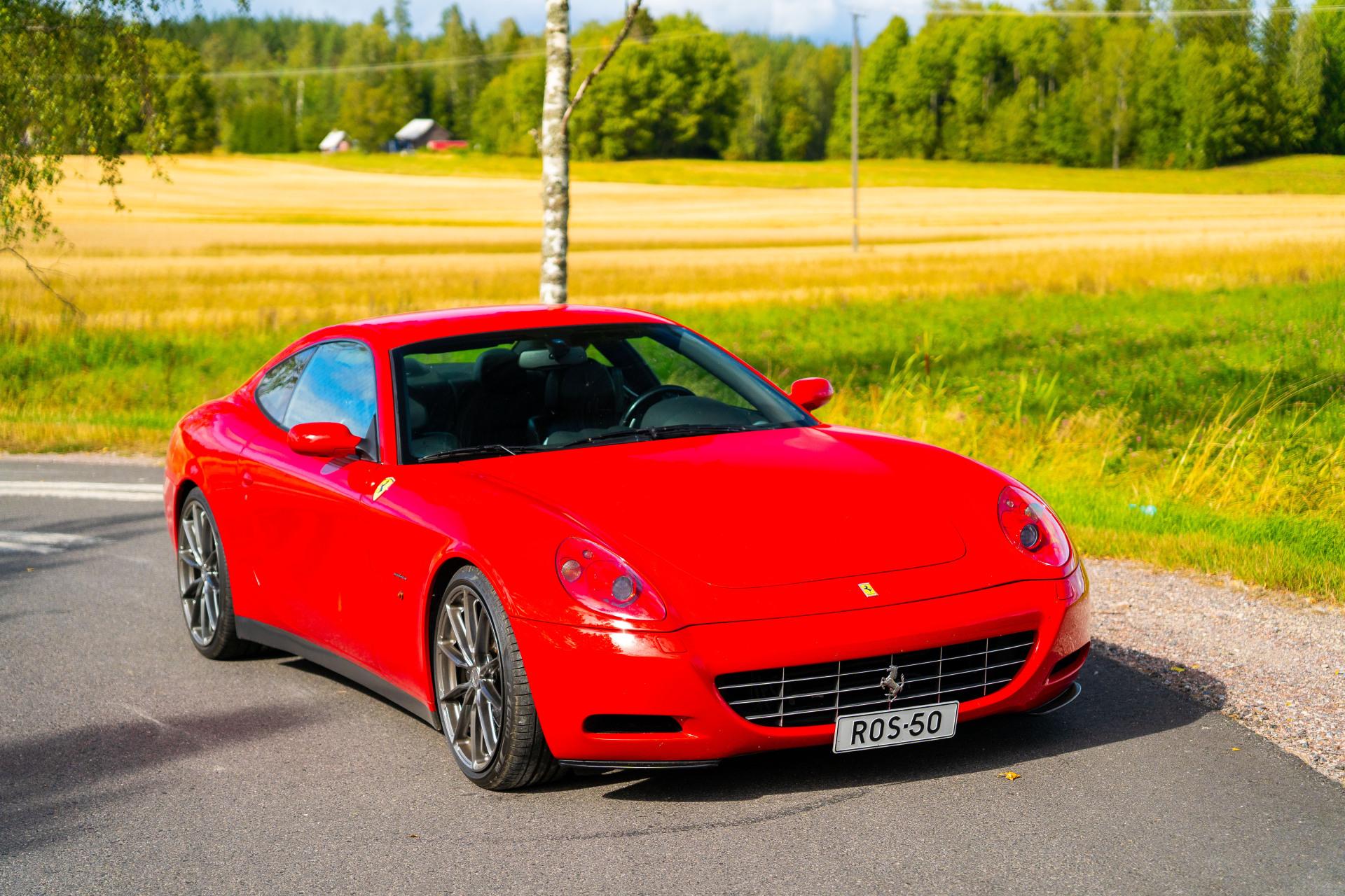 612-14481156-Ferrari-25