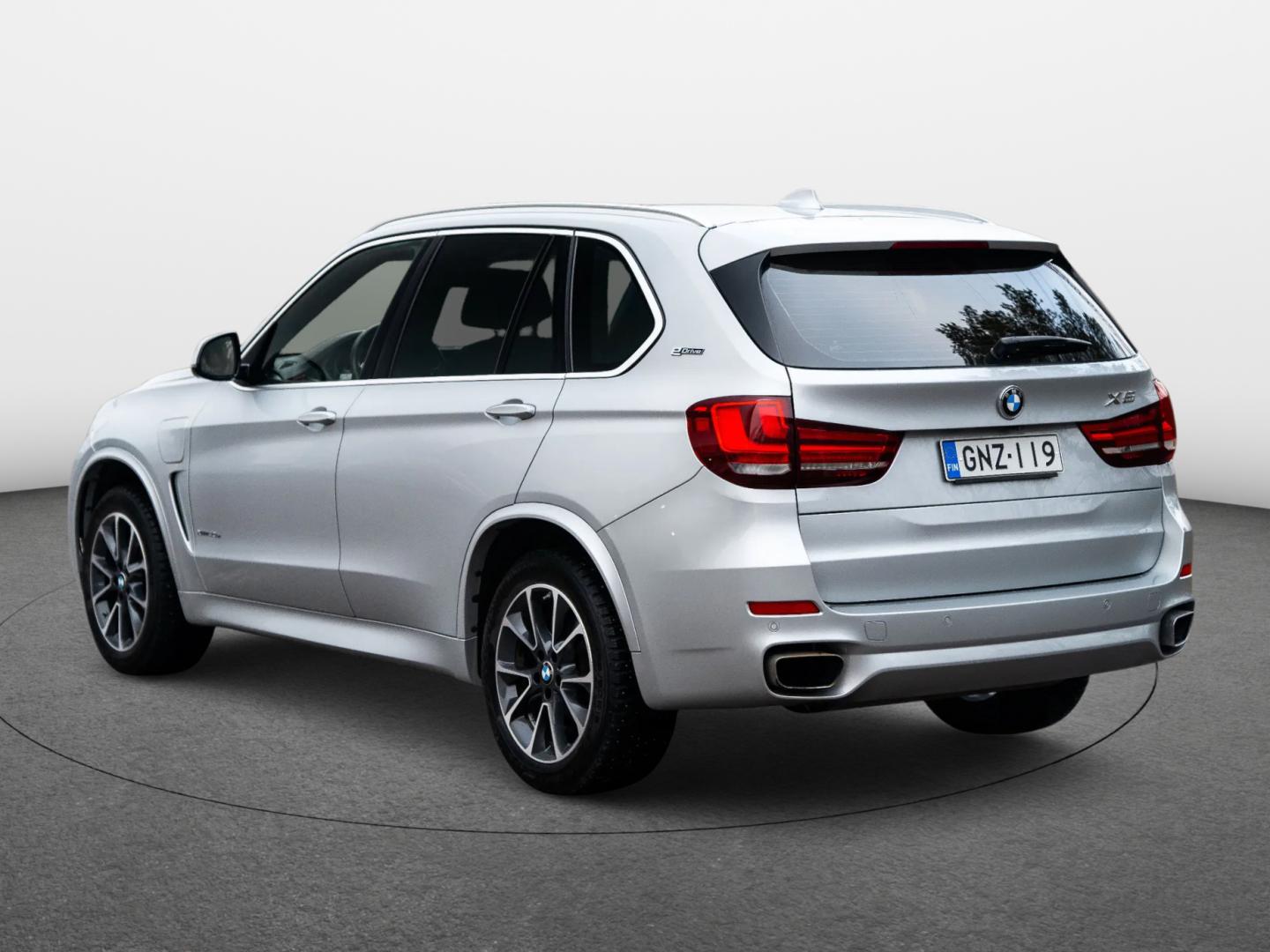 X5-15465471-BMW-2