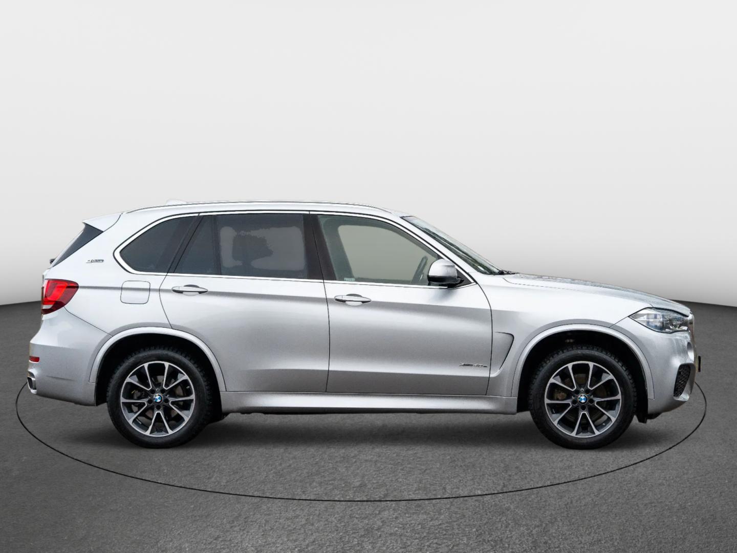X5-15465471-BMW-5