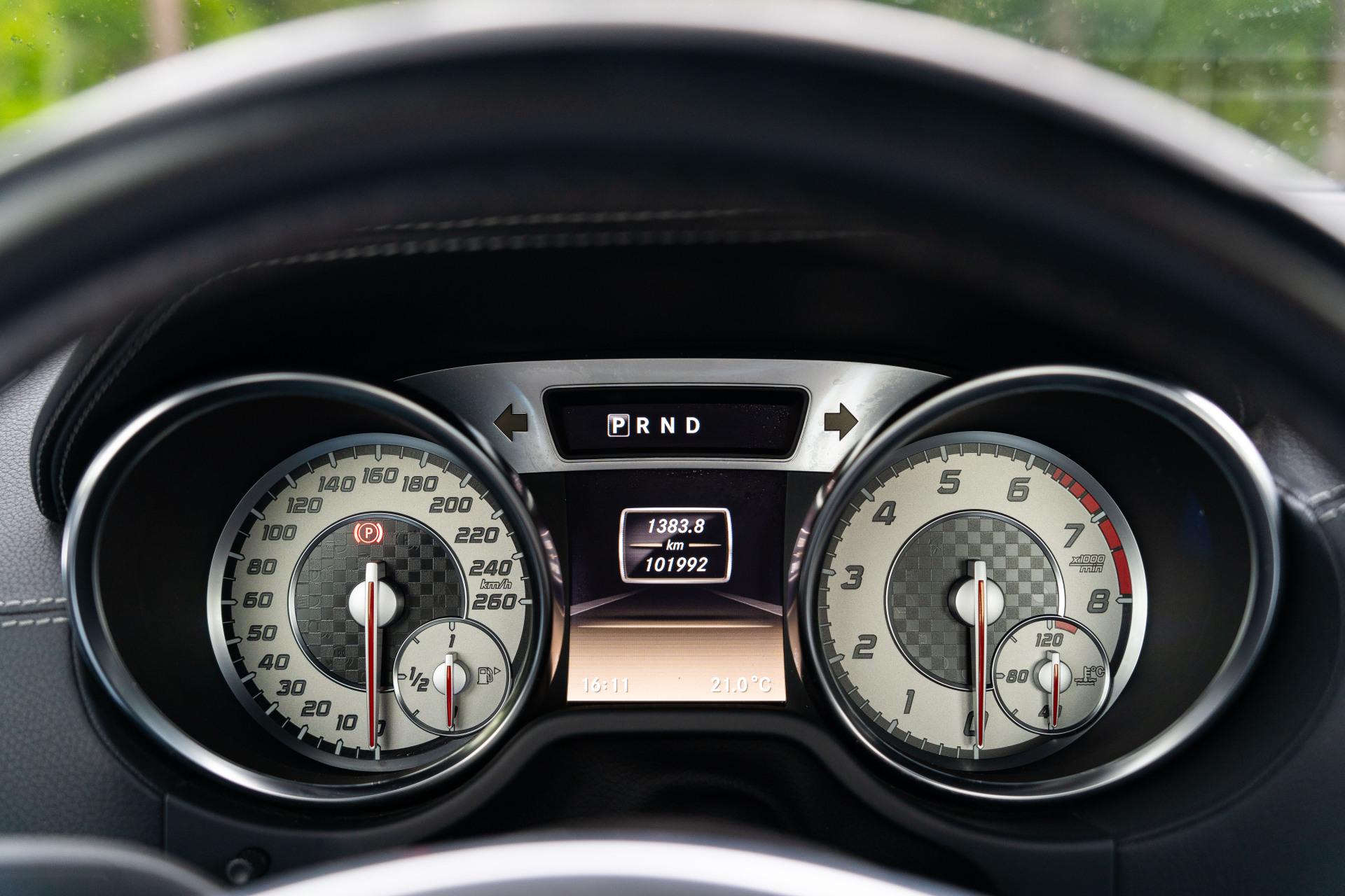 SL-15237606-Mercedes-Benz-12