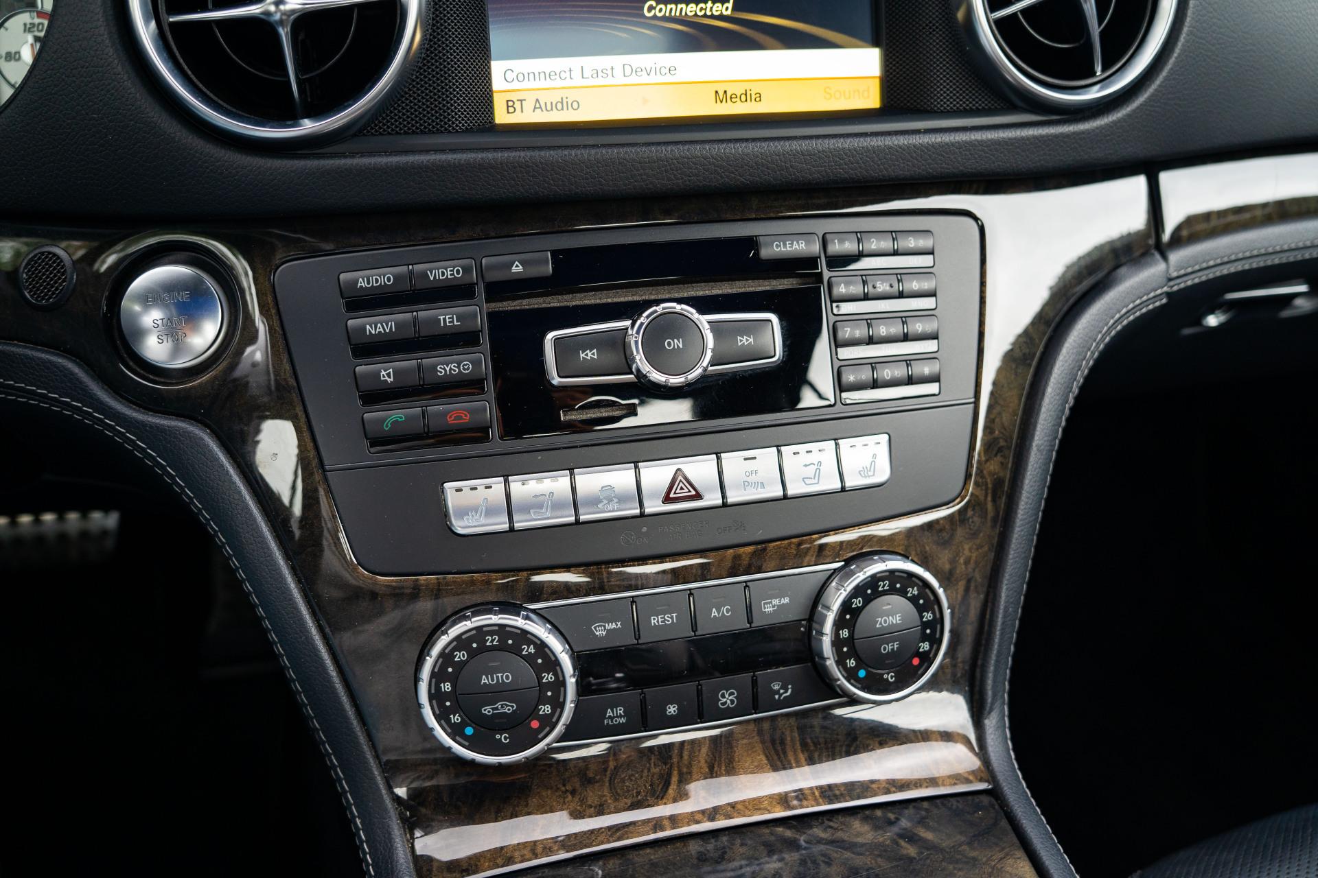 SL-15237606-Mercedes-Benz-13